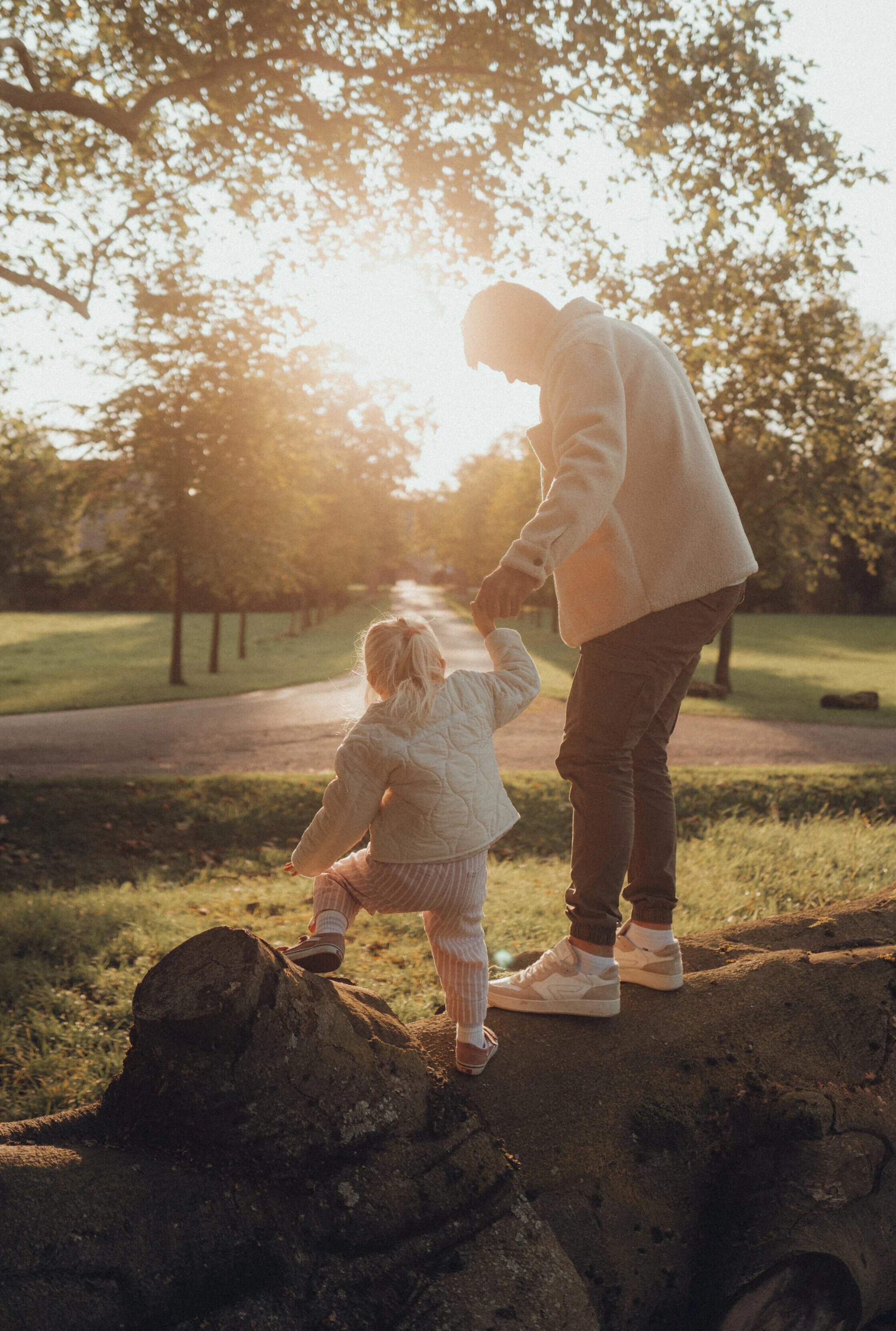 Jan Schilase mit seiner Tochter im Park